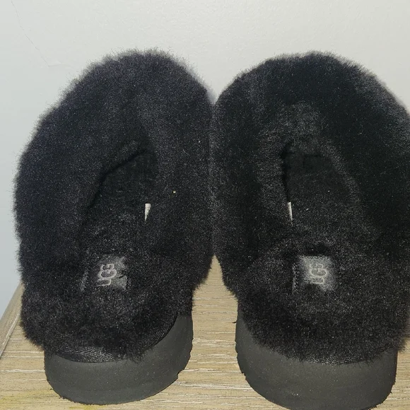 UGG Black Fur-Lined Slippers - Picture 4 of 5